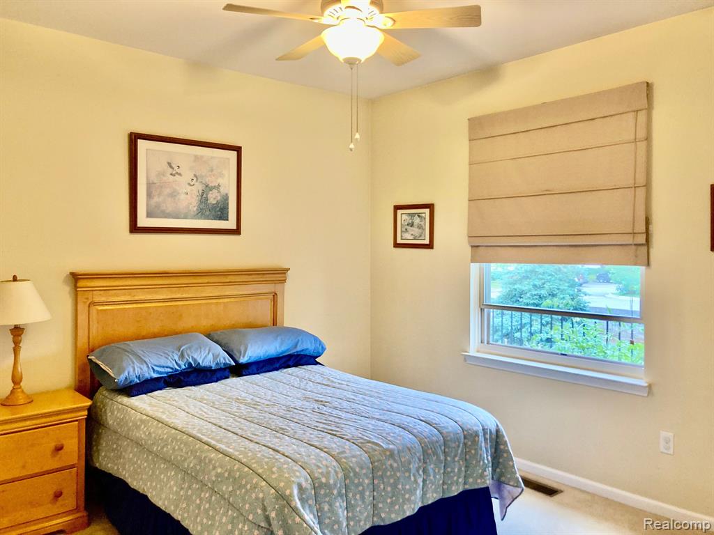 1016 FOUNTAIN VIEW Circle, South Lyon, MI 48178 — Photo 9