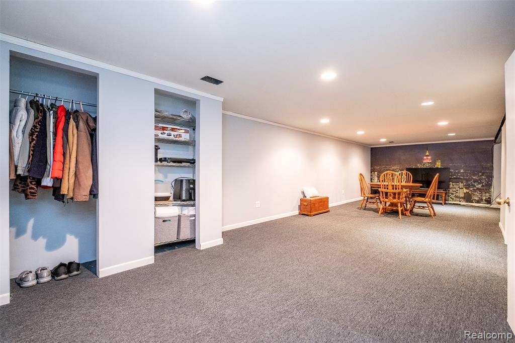 5720 Berkley Drive, Waterford, MI 48327 — Photo 23