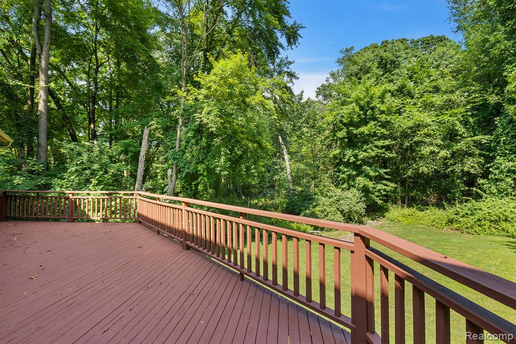 8398 ELKRUN Drive, Clarkston, MI 48348 — Photo 62
