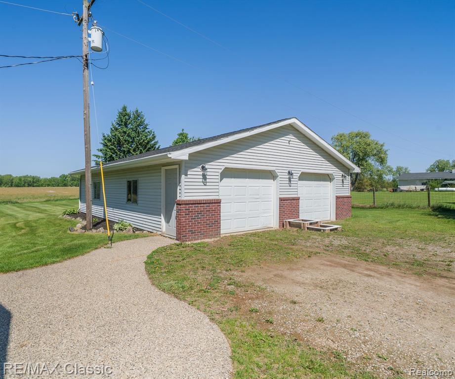 11589 OWOSSO Road, Fowlerville, MI 48836 — Photo 48