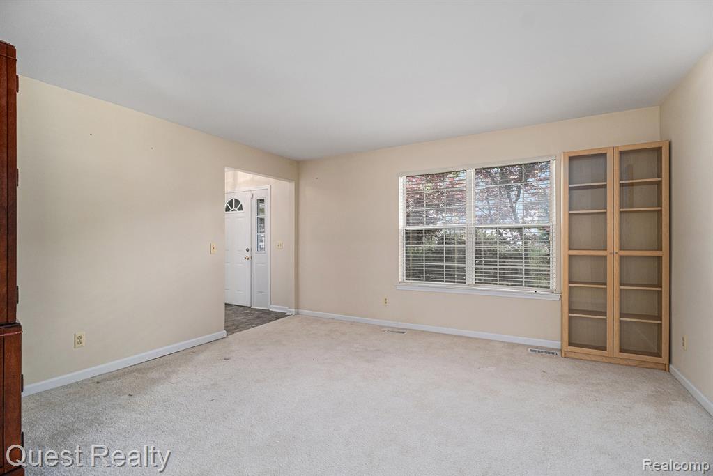 6849 York Street, Waterford, MI 48327 — Photo 5
