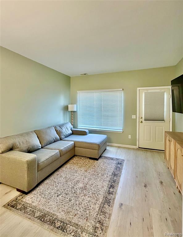 26728 Ashton Drive, Trenton, MI 48183