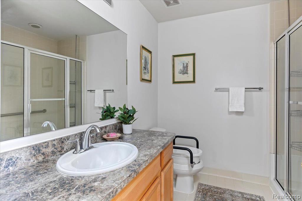 2076 RED MAPLE Lane, Commerce Twp, MI 48390 — Photo 21