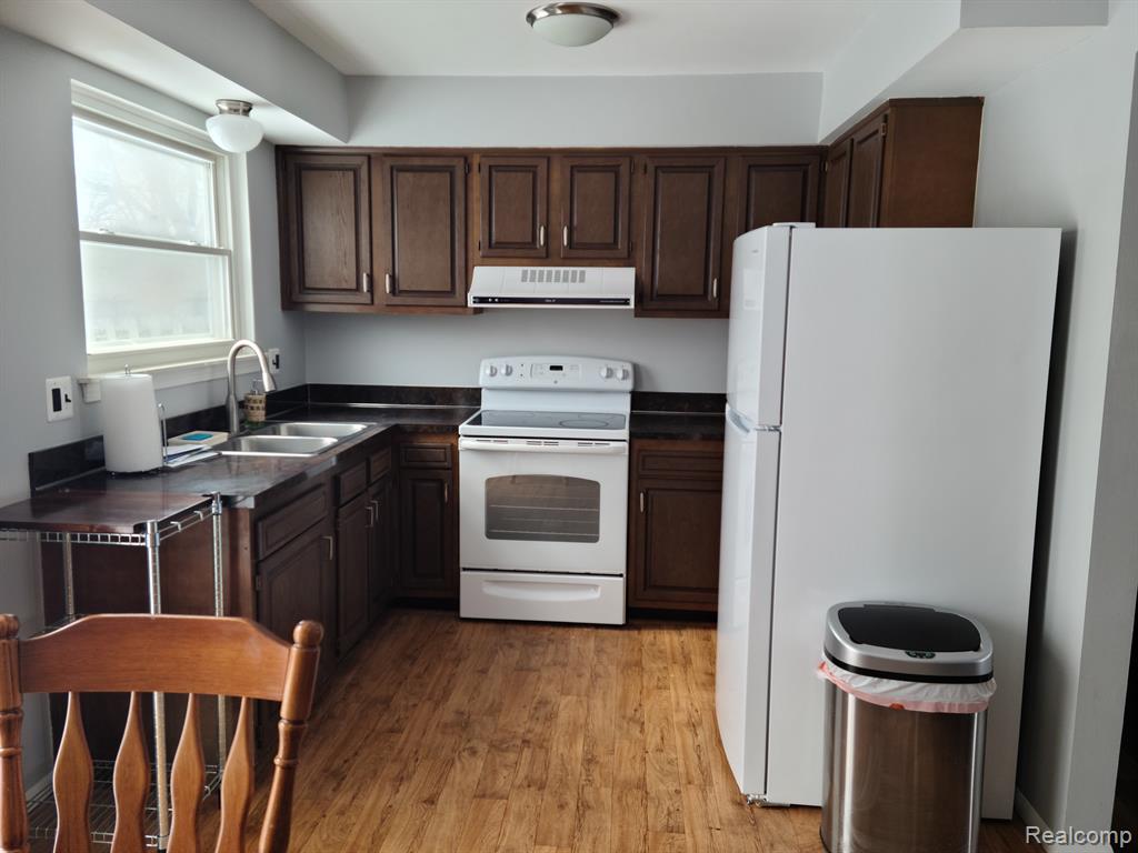 9242 PANAMA Avenue, Ypsilanti, MI 48198 — Photo 15