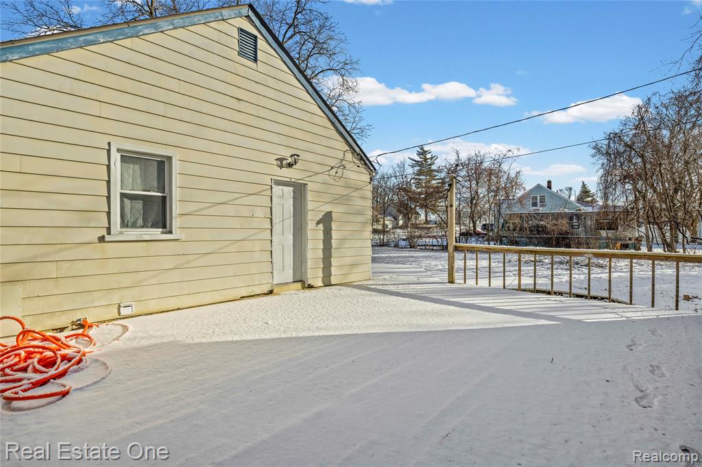943 Premont Avenue, Waterford, MI 48328 — Photo 37