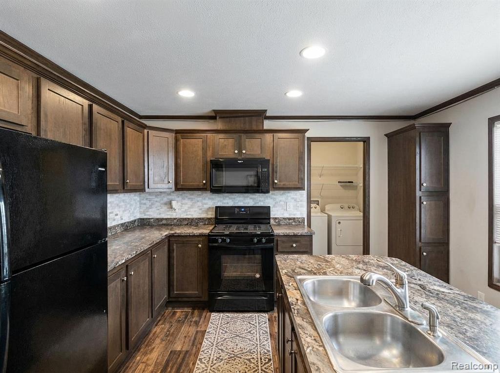 29400 Meadow, Gibraltar, MI — Photo 8