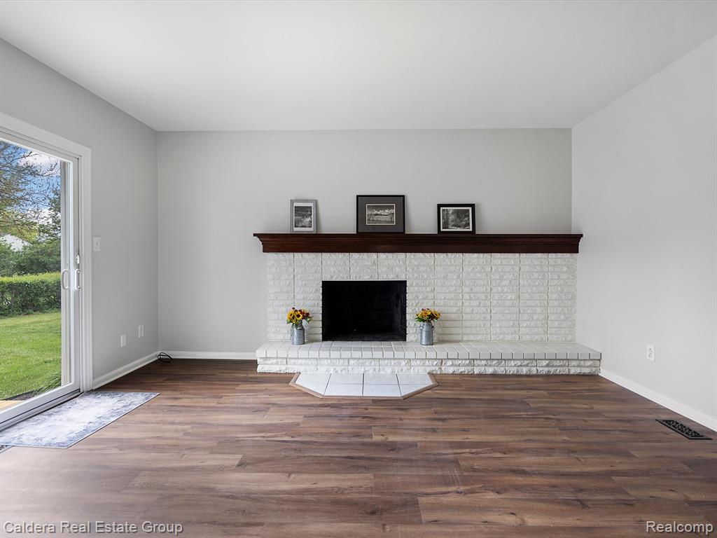 600 LOS ARBOLES Drive, Wolverine Lake, MI 48390 — Photo 17