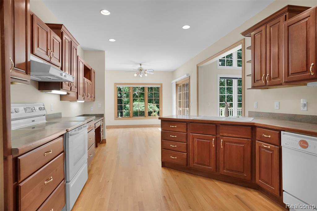 9065 Moonlight Bay, Pinckney, MI 48169 — Photo 17
