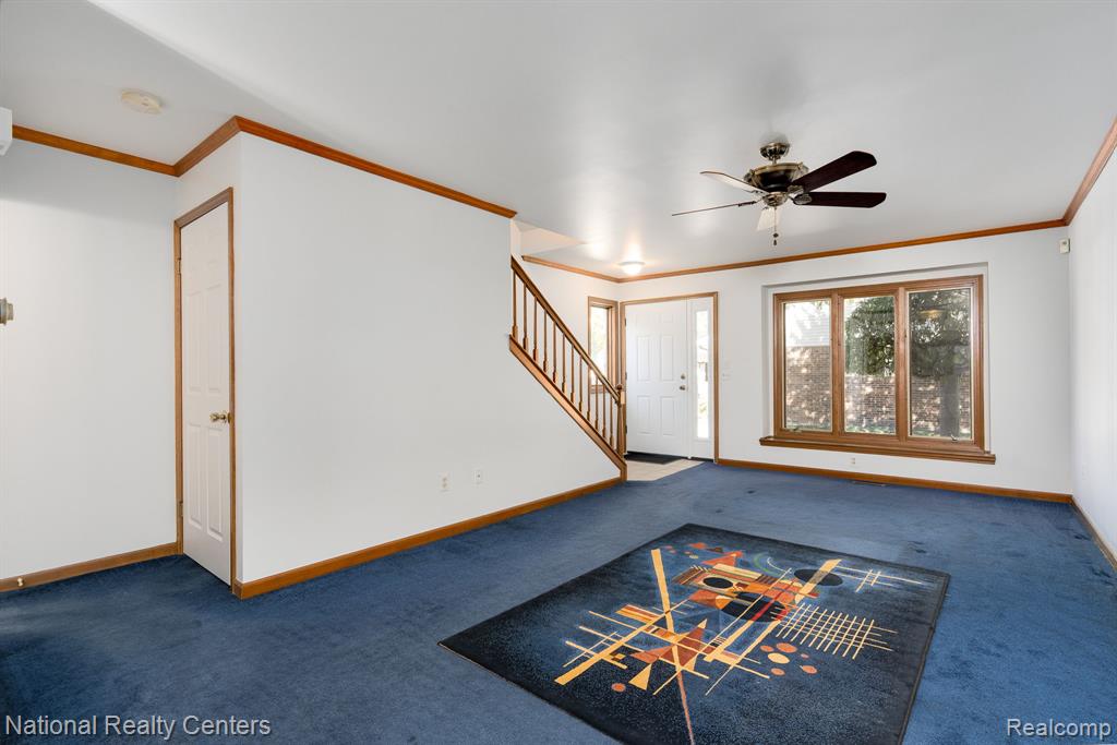 405 Pineview Court, Saint Clair Shores, MI 48081 — Photo 12