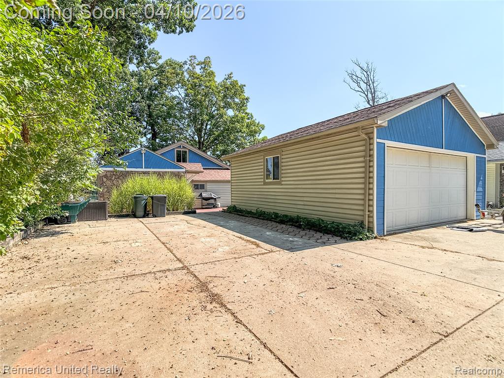 16431 Oak Hill Drive, Fenton, MI 48430 — Photo 5