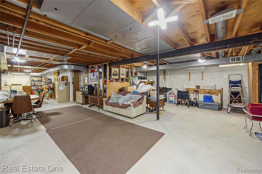 5487 Boros Drive, Troy, MI 48085 — Photo 33