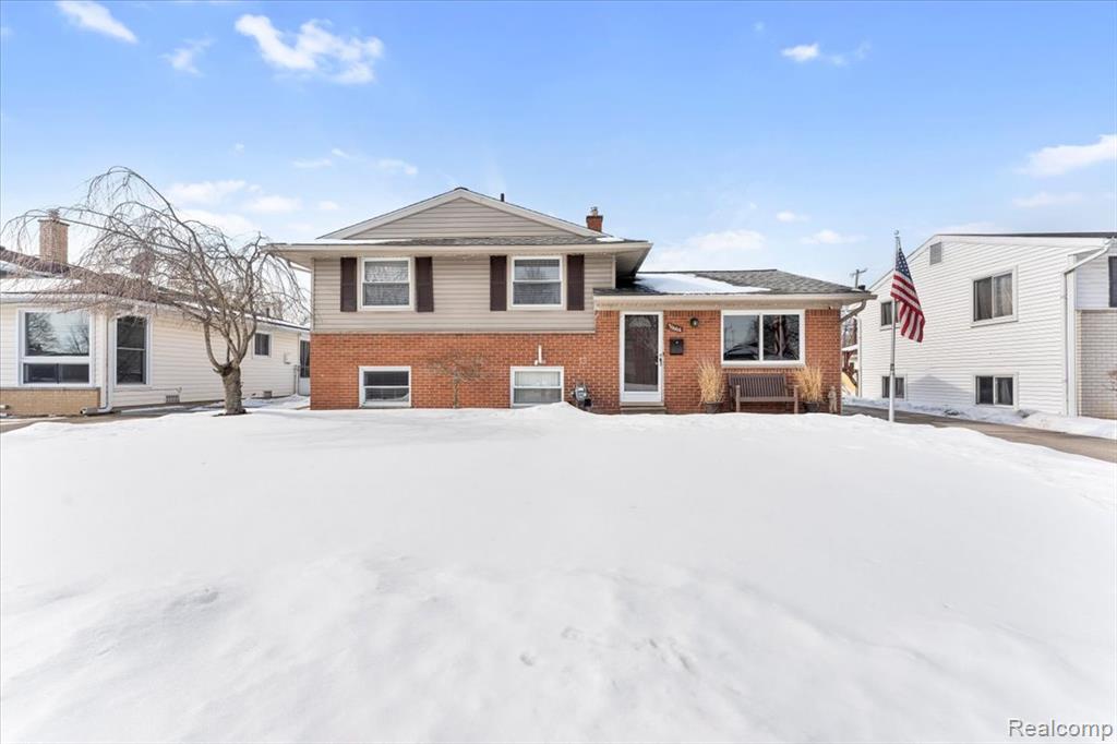 31664 Sweetbriar Drive, Rockwood, MI — front exterior