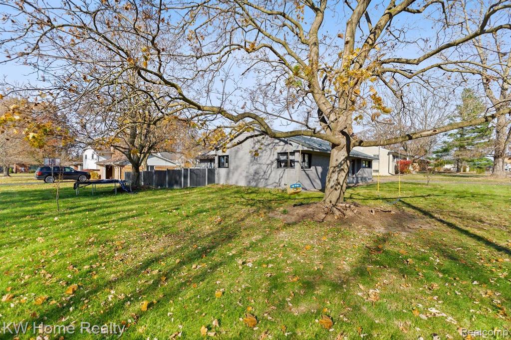 629 E CREST Lane, South Lyon, MI 48178 — Photo 3