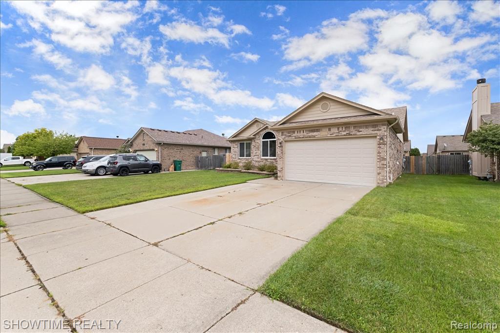 46132 Royal Drive, Chesterfield, MI — Photo 4