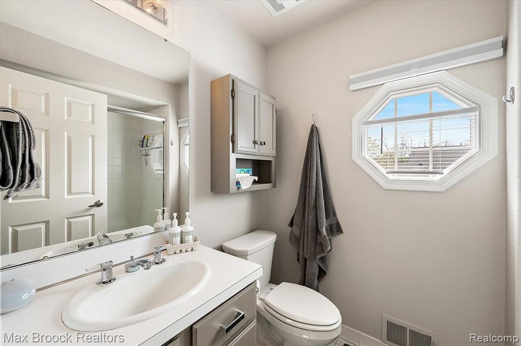 911 Tartan Trail, Bloomfield Hills, MI 48304 — Photo 32