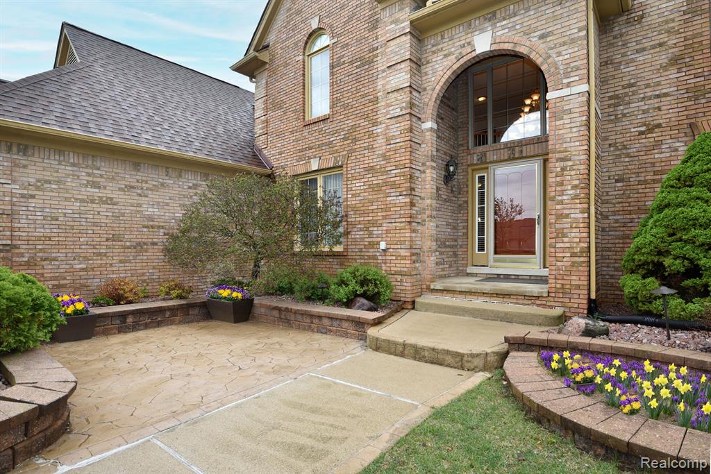 4297 SPRINGBROOK Drive, Sterling Heights, MI 48314 — Photo 2