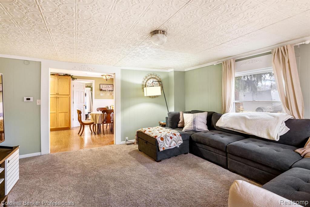 407 OAKLAND Street, Holly, MI 48442 — Photo 2