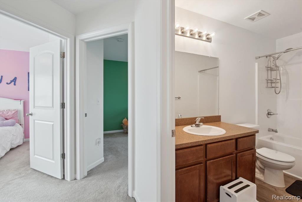 9998 ROLAN MEADOWS Drive, Belleville, MI 48111 — Photo 40