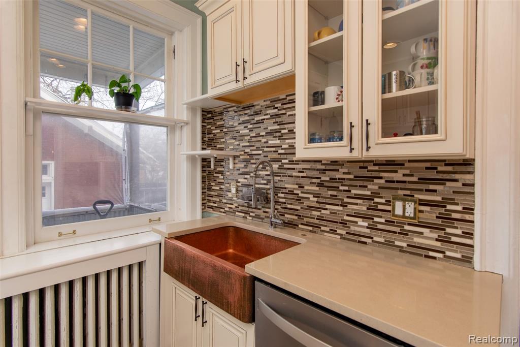 22 Edison Street, Detroit, MI 48202 — Photo 16