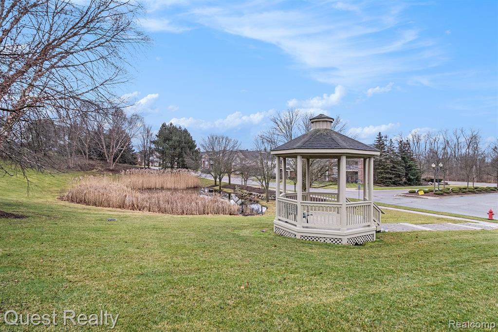 1895 FLAGSTONE Circle, Rochester, MI 48307 — Photo 26
