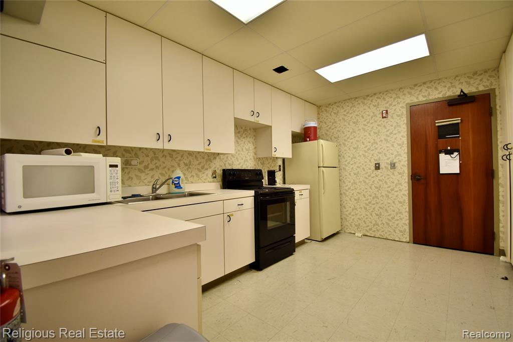 145 Capital Avenue NE, Battle Creek, MI 49017 — Photo 10