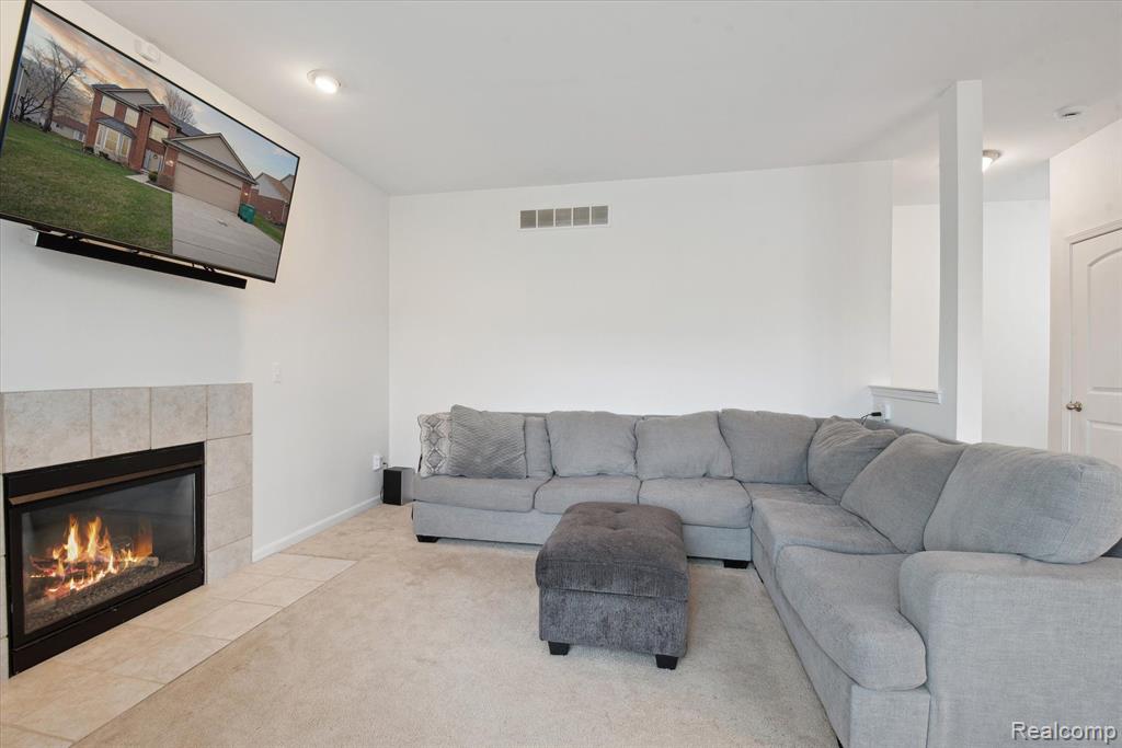 9998 ROLAN MEADOWS Drive, Belleville, MI 48111 — Photo 25