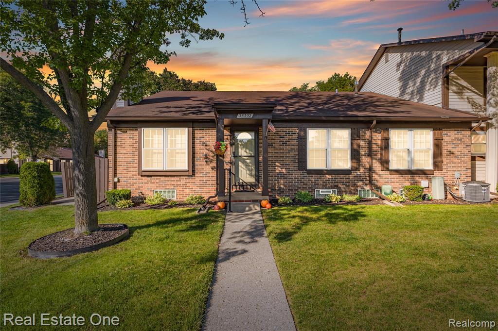 35302 Bristlecone, 57, Clinton Twp, MI 48035