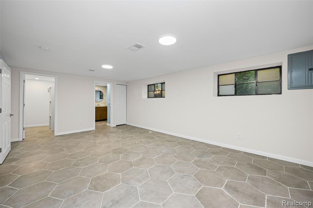17240 Pontchartrain Blvd, Detroit, MI 48203 — Photo 39