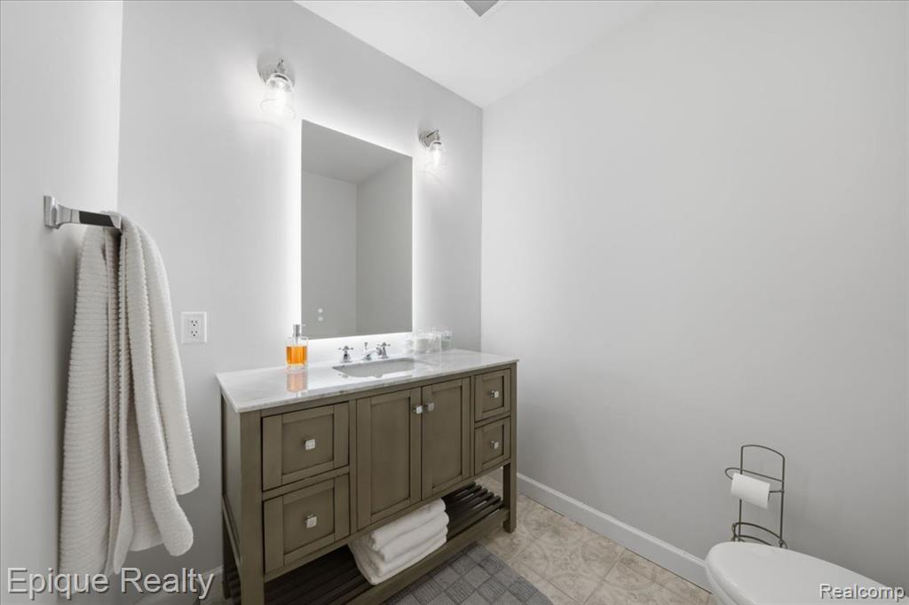 114 Bellevue Avenue, Lake Orion, MI 48362 — Photo 16
