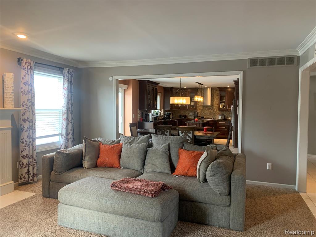 48711 Cross Creek Drive, Macomb, MI 48044 — Photo 5