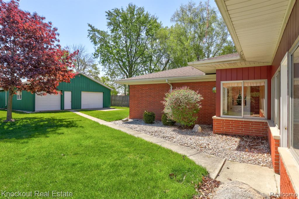 275 S Airport Road, Saginaw, MI 48601 — Photo 41