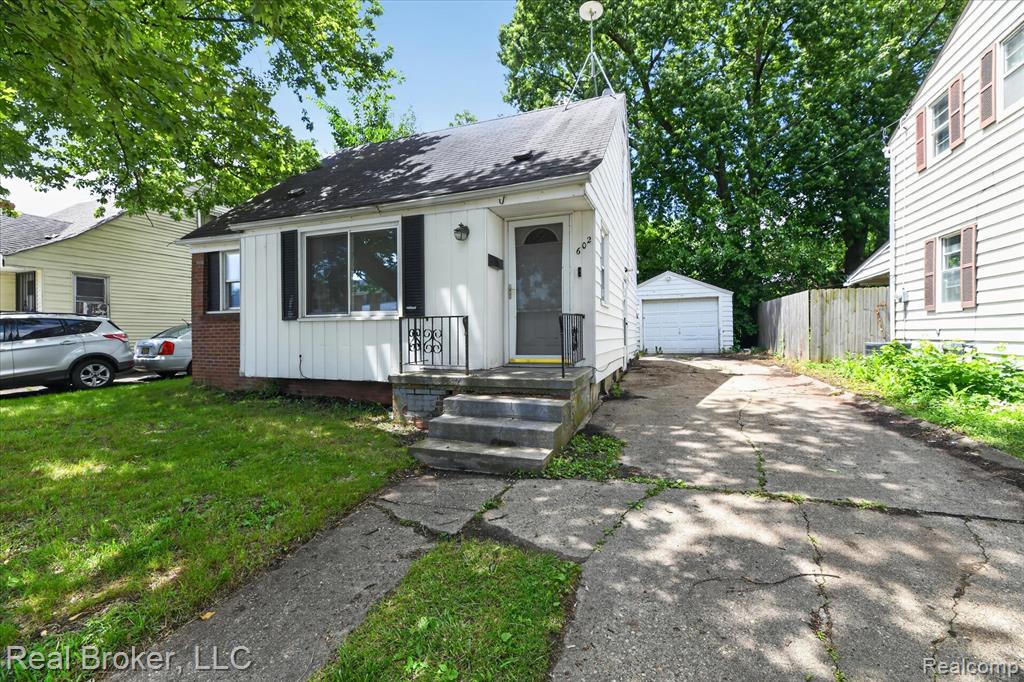 602 S Meade Street, Flint, MI 48503 — Photo 8
