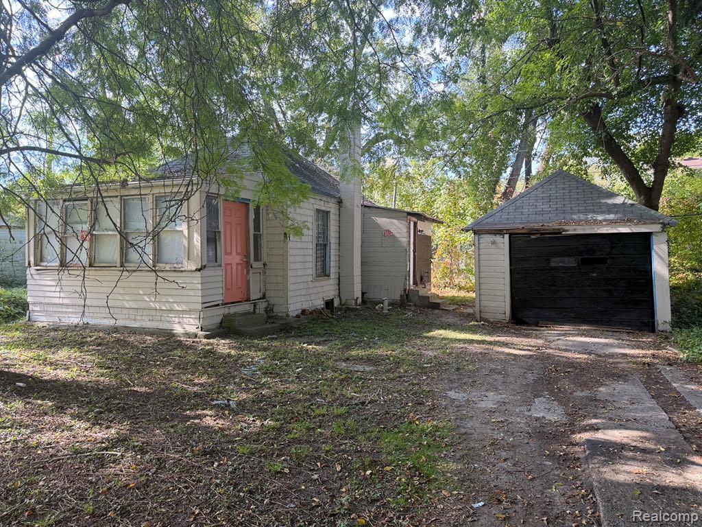 15877 Pierson Street, Detroit, MI 48223
