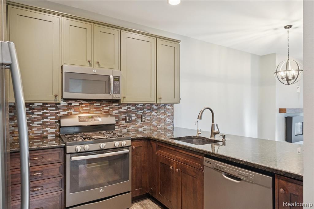 5585 Woodruff Shore Drive, Brighton, MI, 48116