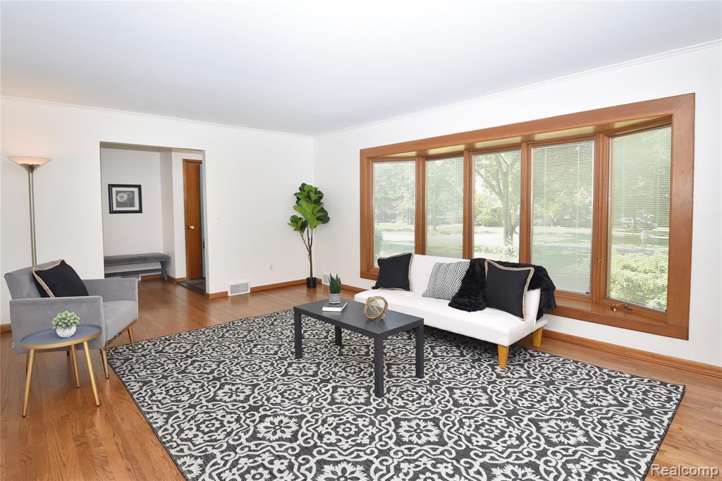 18146 Riverside Drive, Beverly Hills, MI 48025 — Photo 5