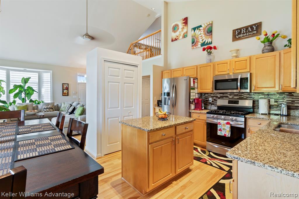 8079 THORNHILL Drive, Ypsilanti, MI 48197 — Photo 15