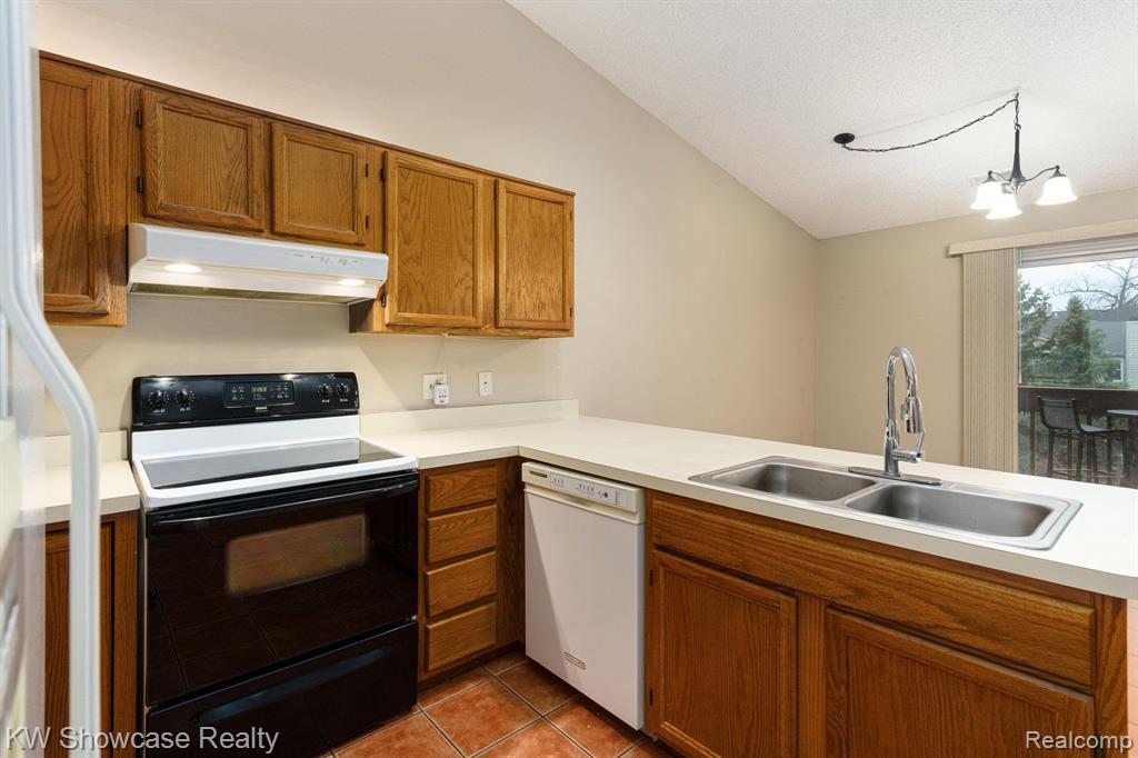 4980 OAK HILL Drive, 66, Waterford, MI 48329 — Photo 19