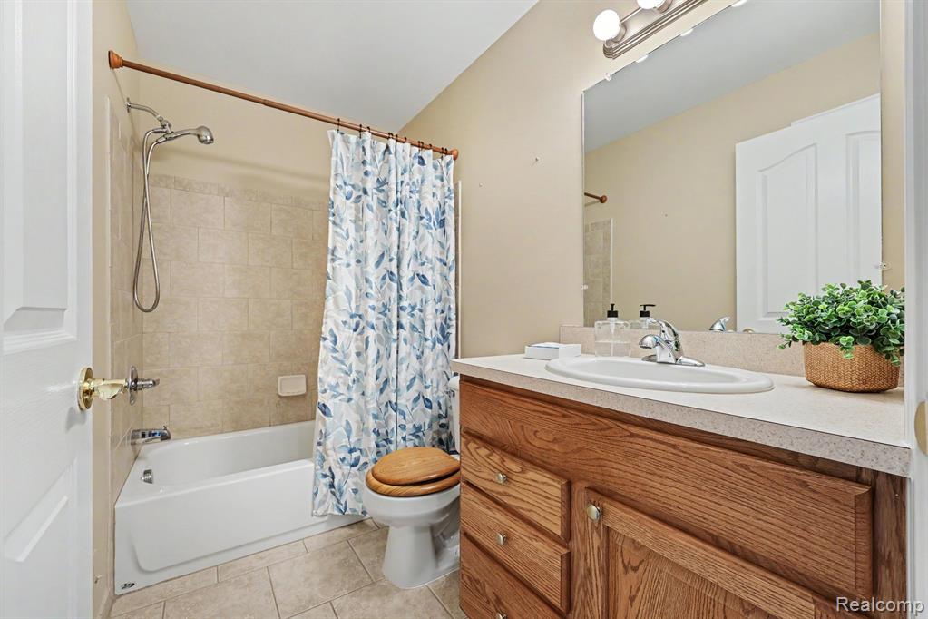 6670 Lexington Avenue S, Shelby Twp, MI 48317 — Photo 22