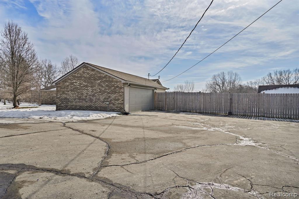 35 Leece Road, Ortonville, MI 48462 — Photo 37