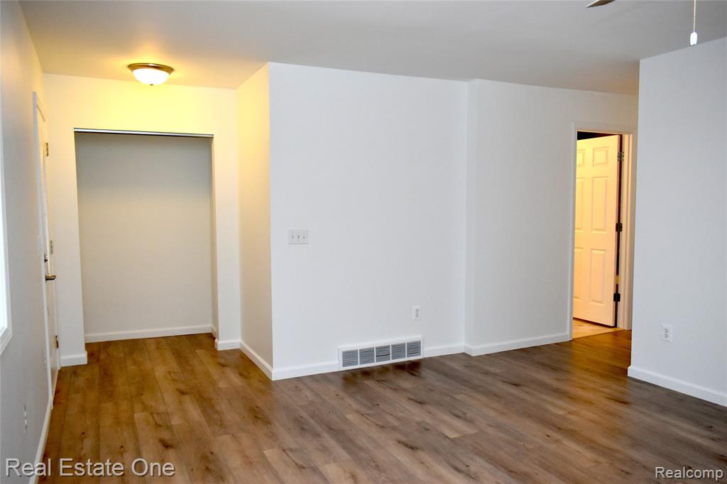 825 Ferley Street, Lansing, MI 48911 — Photo 5