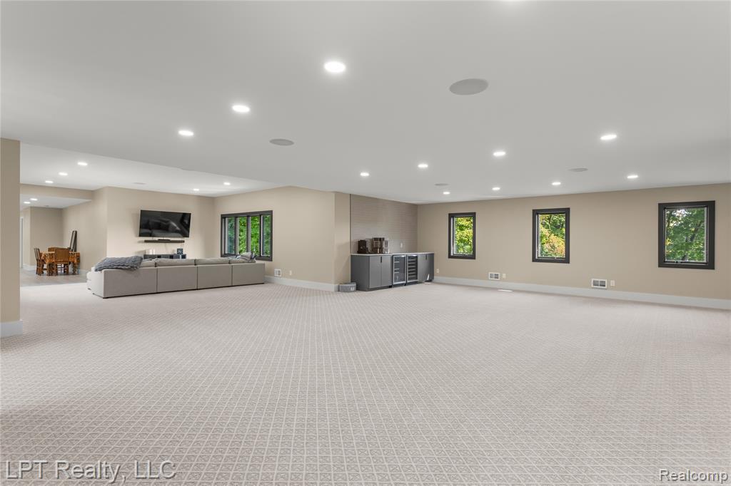 5029 Forest Valley Drive, Clarkston, MI 48348 — Photo 46