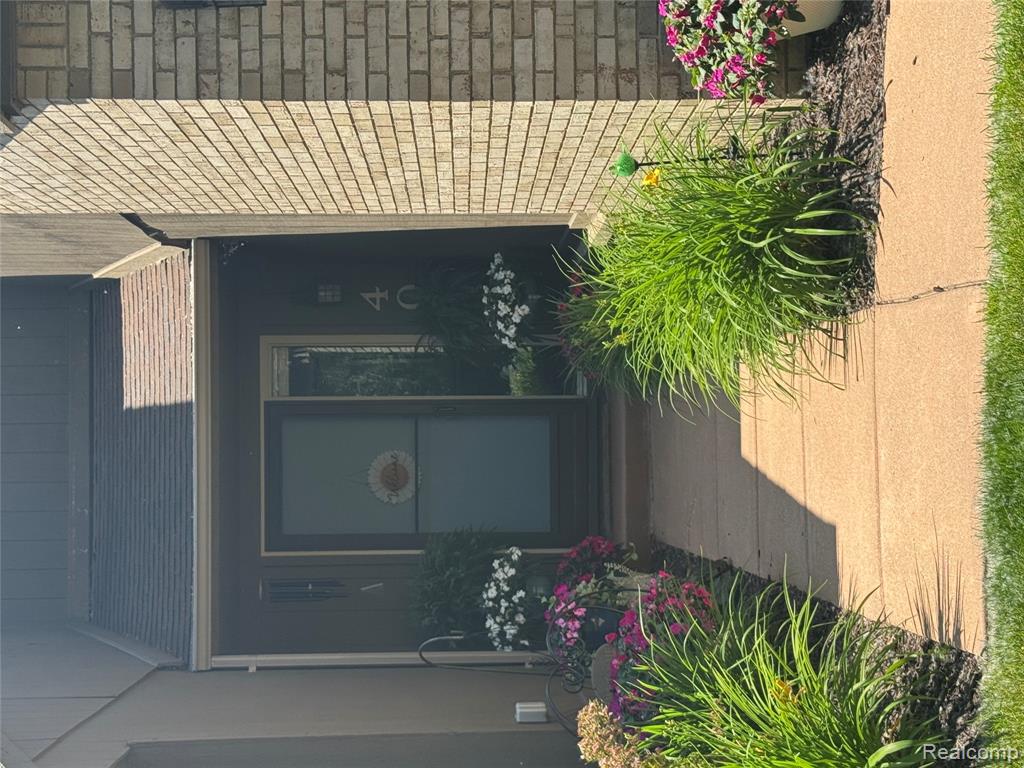 405 Woodstone Road, Waterford, MI 48327 — Photo 2