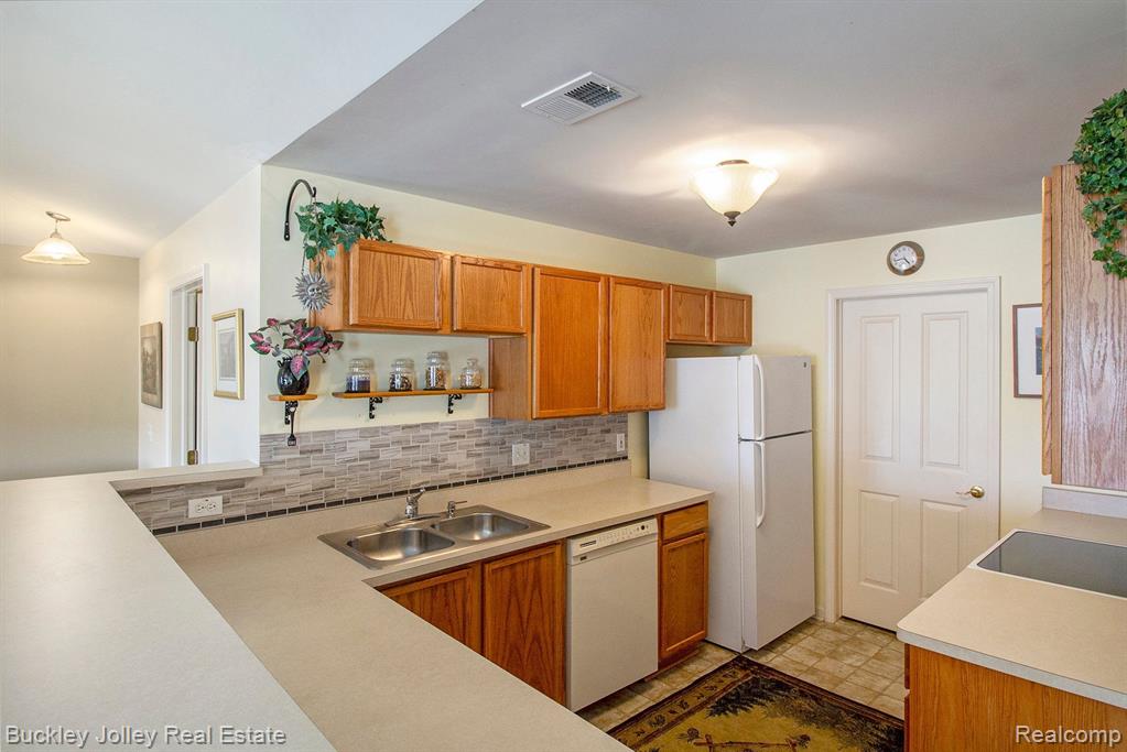 4165 KIRKWAY Court, 96, Howell, MI 48843 — Photo 3