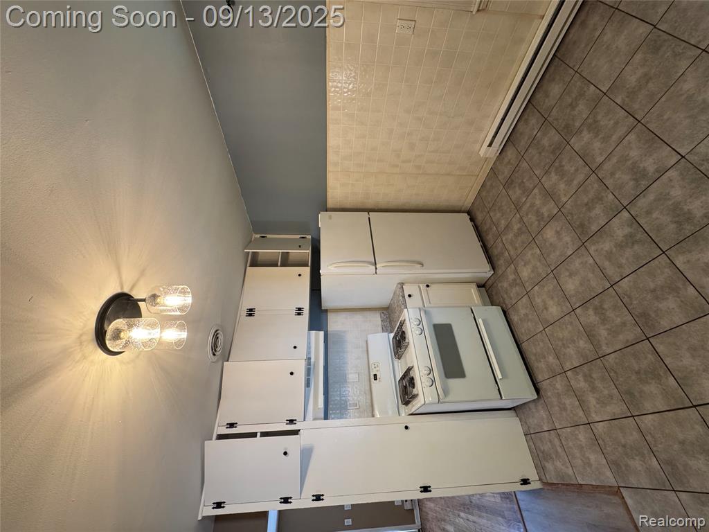 79 E Hudson Avenue, Madison Heights, MI 48071 — Photo 6