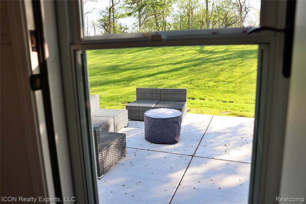 36927 Heatherton Drive, Farmington, MI 48335 — Photo 9