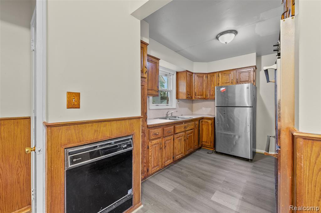 8460 Busko Avenue, Warren, MI 48093 — Photo 11