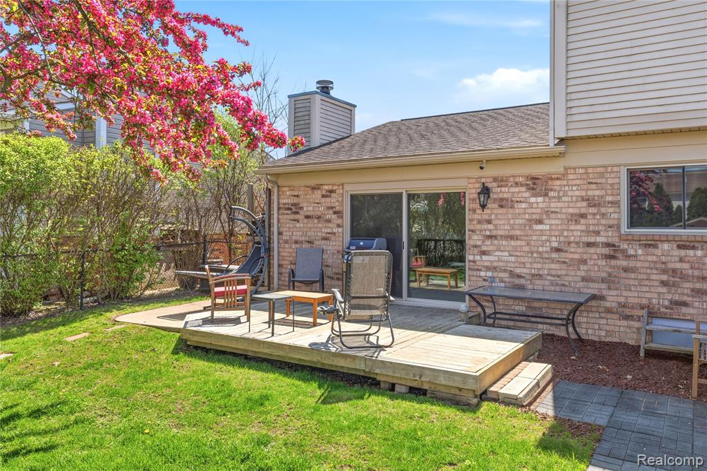 25030 Balsam Drive, Flat Rock, MI 48134 — Photo 28