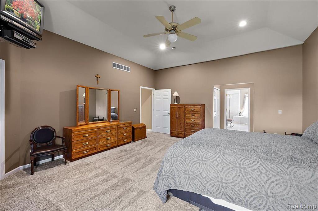 8449 S SHORE Drive, Clarkston, MI 48348 — Photo 29
