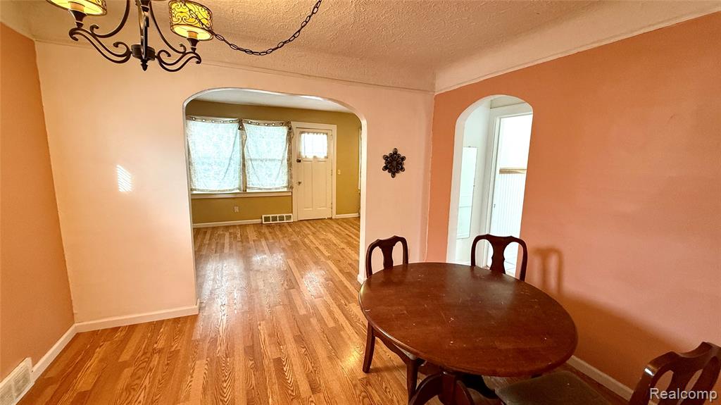 98 E New York Avenue, Pontiac, MI 48340 — Photo 5