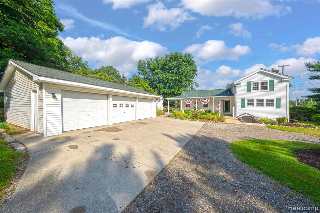 371 N Ortonville Road, Ortonville, MI 48462 — Photo 40